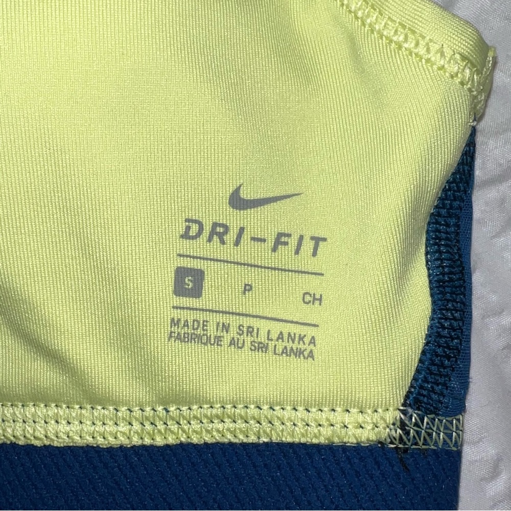 Nike sports bra, size S - Picture 2 of 4